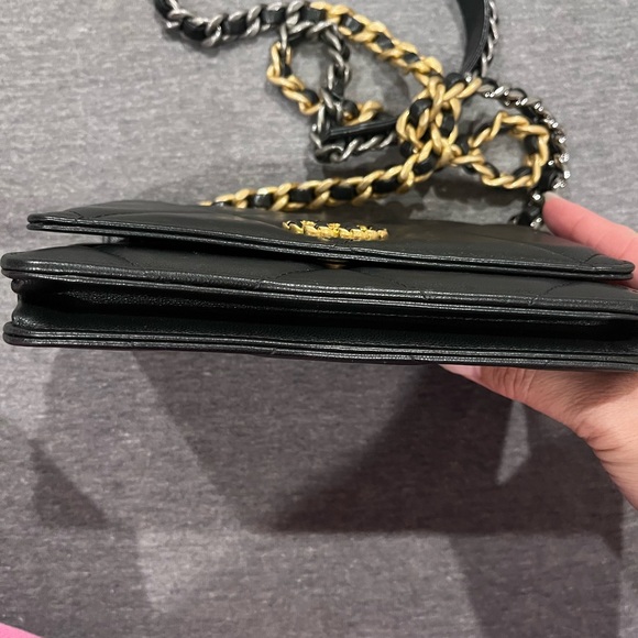 CHANEL - Picture 7 of 10